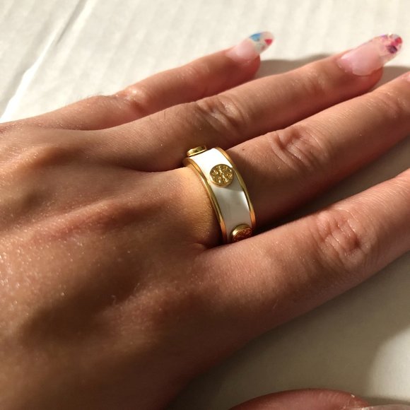 TORY BURCH KIRA ENAMEL RAISED CIRCLE LOGO - Picture 4 of 11